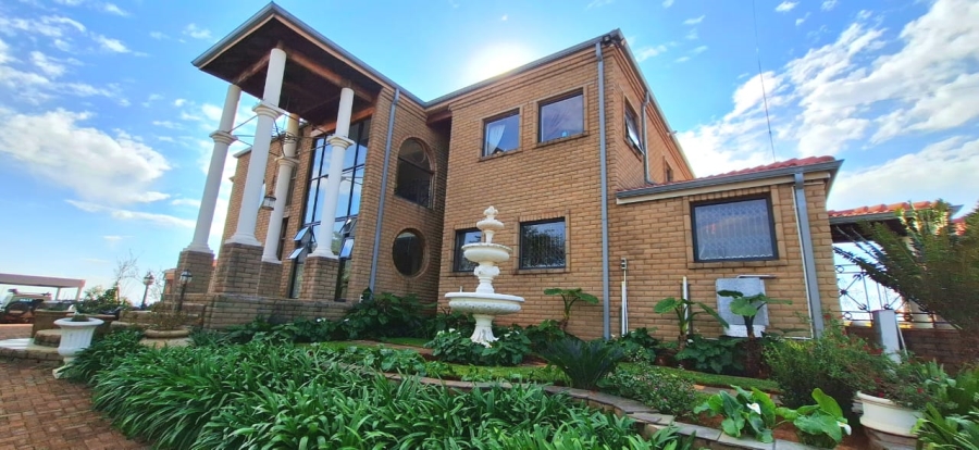 6 Bedroom Property for Sale in Protea Ridge Gauteng