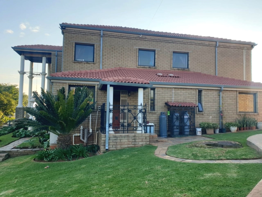 6 Bedroom Property for Sale in Protea Ridge Gauteng
