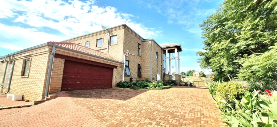 6 Bedroom Property for Sale in Protea Ridge Gauteng