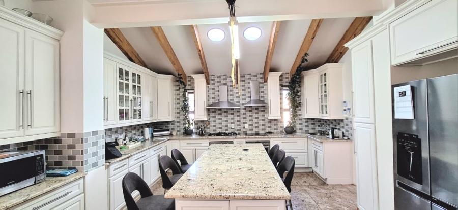 6 Bedroom Property for Sale in Protea Ridge Gauteng