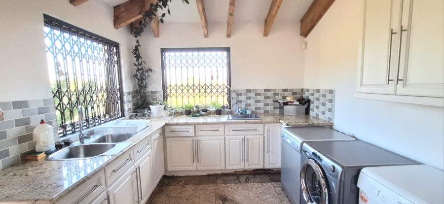 6 Bedroom Property for Sale in Protea Ridge Gauteng