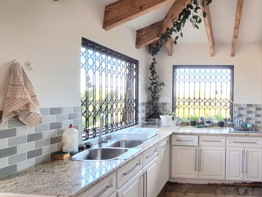6 Bedroom Property for Sale in Protea Ridge Gauteng