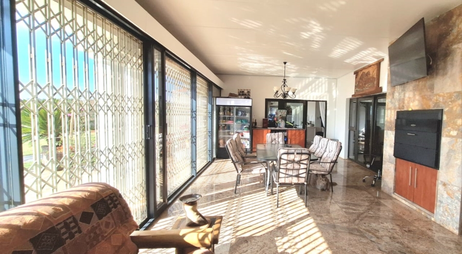 6 Bedroom Property for Sale in Protea Ridge Gauteng