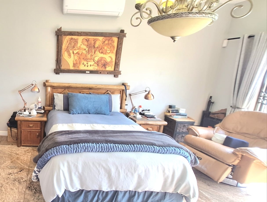 6 Bedroom Property for Sale in Protea Ridge Gauteng