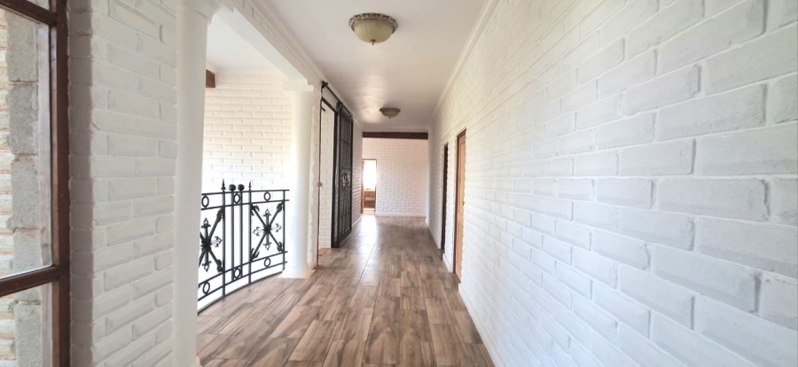 6 Bedroom Property for Sale in Protea Ridge Gauteng