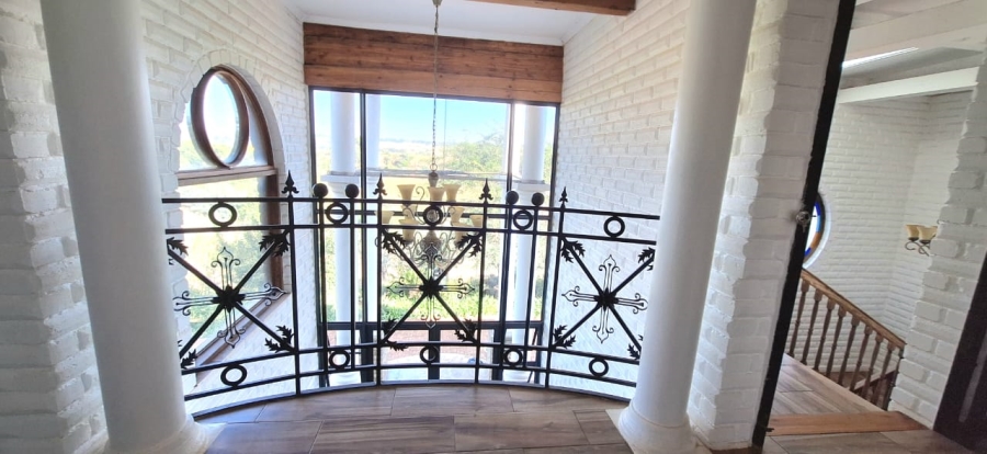6 Bedroom Property for Sale in Protea Ridge Gauteng