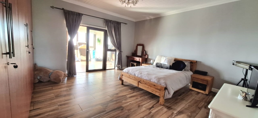 6 Bedroom Property for Sale in Protea Ridge Gauteng