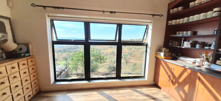 6 Bedroom Property for Sale in Protea Ridge Gauteng