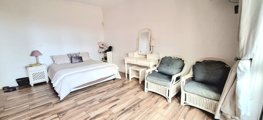 6 Bedroom Property for Sale in Protea Ridge Gauteng