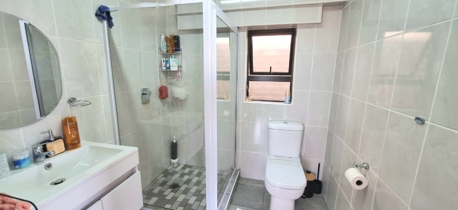 6 Bedroom Property for Sale in Protea Ridge Gauteng