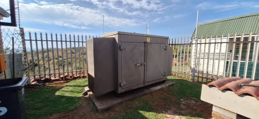 6 Bedroom Property for Sale in Protea Ridge Gauteng