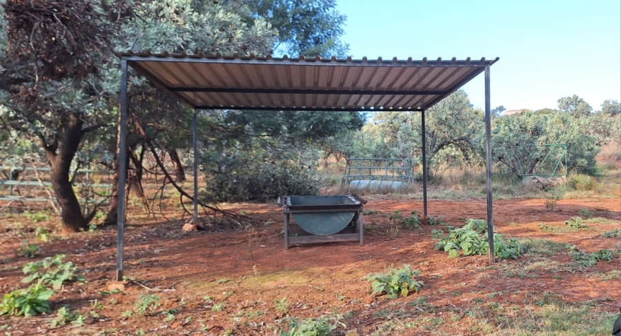 6 Bedroom Property for Sale in Protea Ridge Gauteng