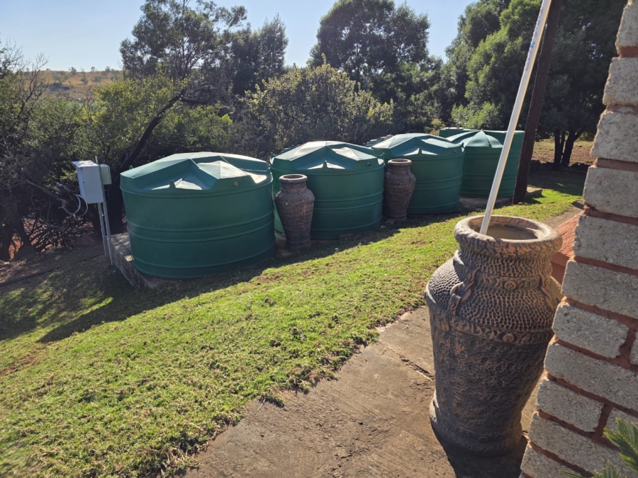 6 Bedroom Property for Sale in Protea Ridge Gauteng