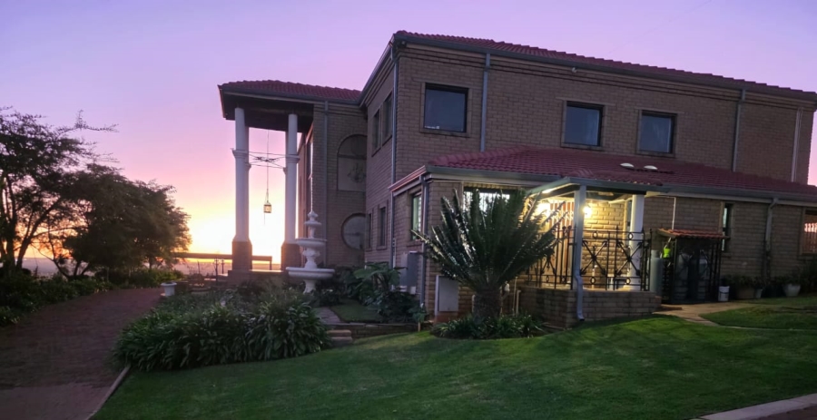 6 Bedroom Property for Sale in Protea Ridge Gauteng