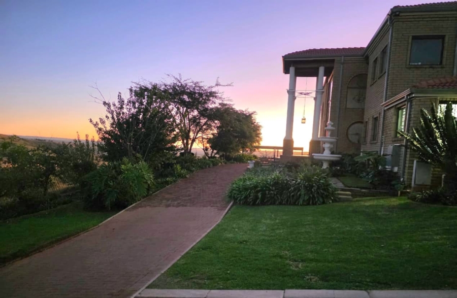 6 Bedroom Property for Sale in Protea Ridge Gauteng