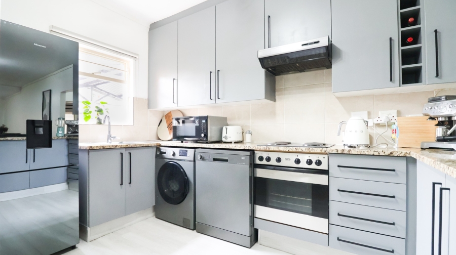 2 Bedroom Property for Sale in Lonehill Gauteng
