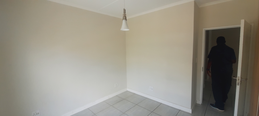 To Let 2 Bedroom Property for Rent in Waterfall Gauteng