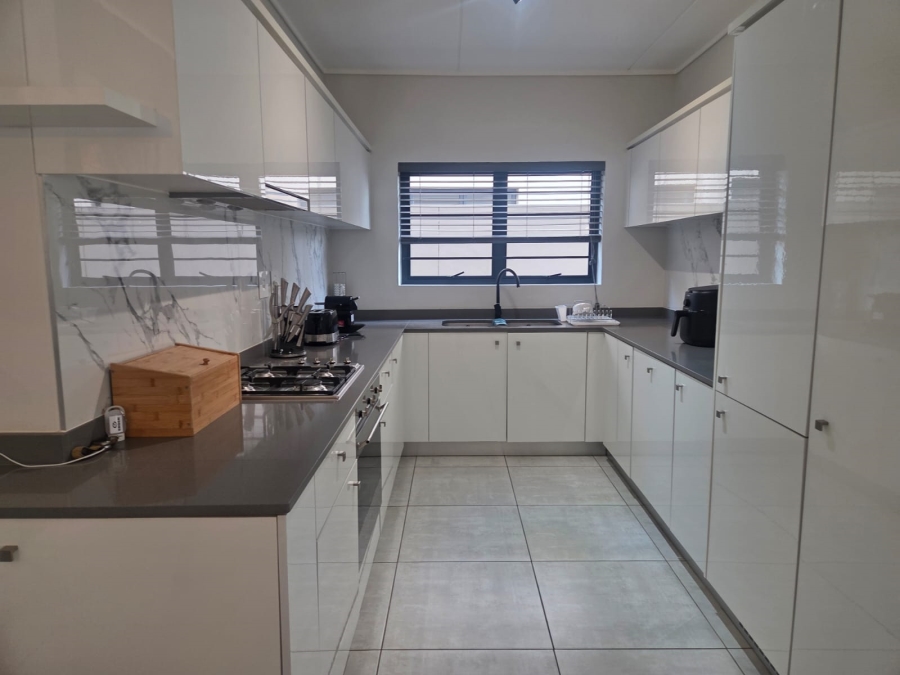 To Let 3 Bedroom Property for Rent in The Polofields Gauteng