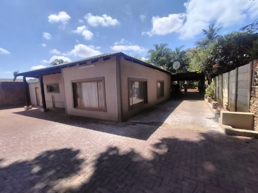 5 Bedroom Property for Sale in Pretoria North Gauteng