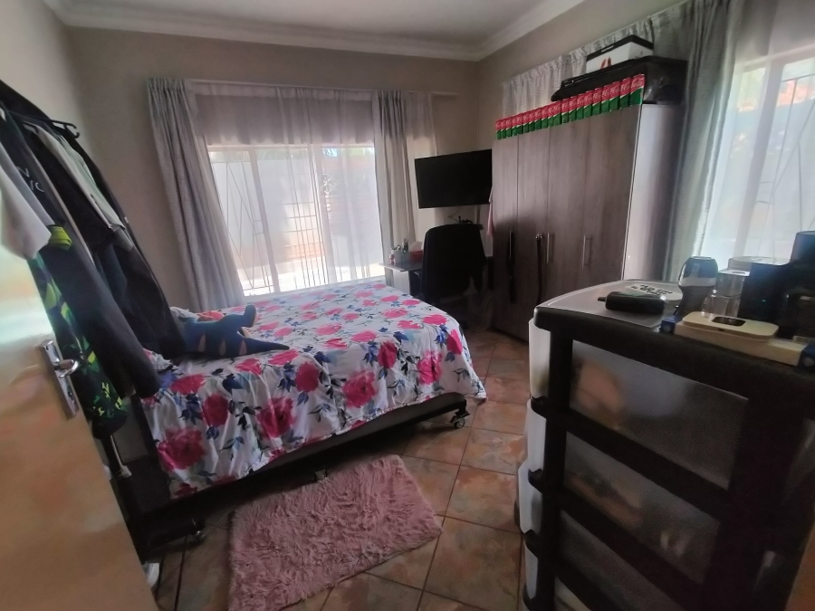 5 Bedroom Property for Sale in Pretoria North Gauteng