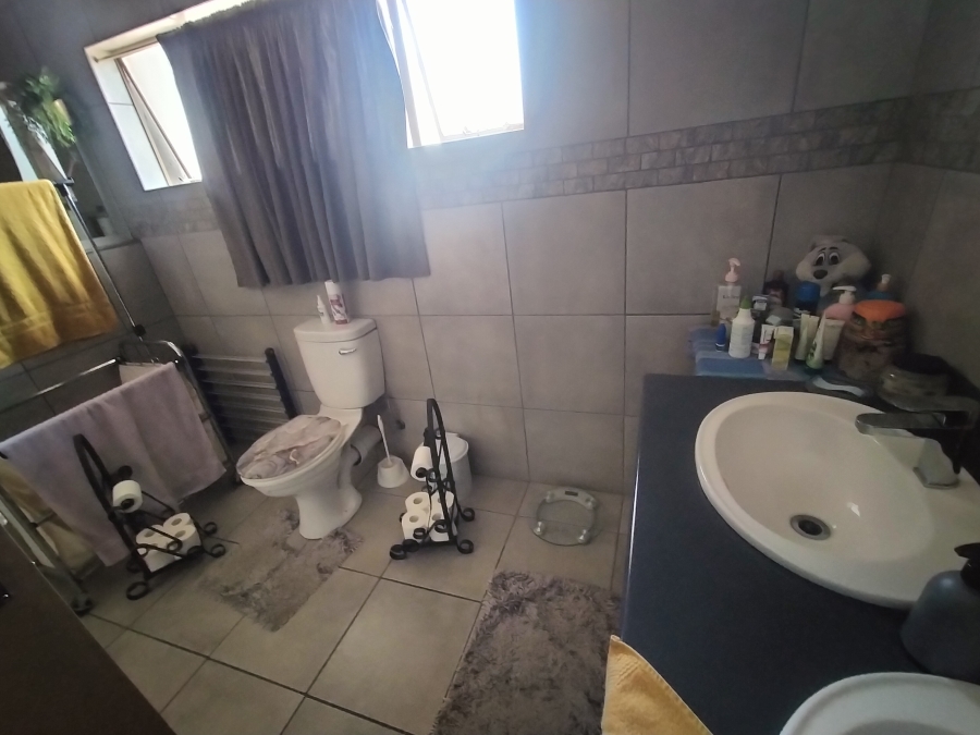 5 Bedroom Property for Sale in Pretoria North Gauteng