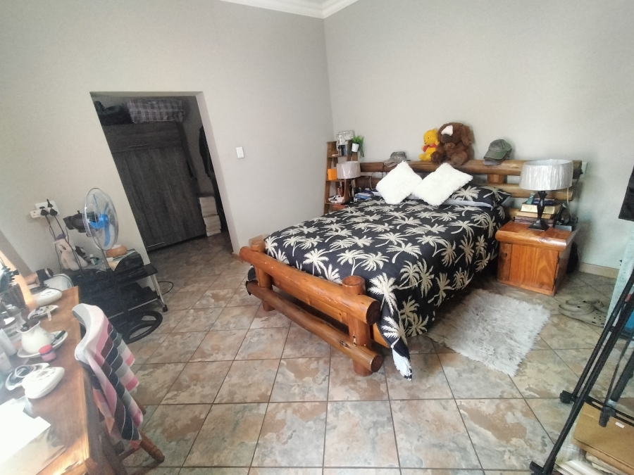 5 Bedroom Property for Sale in Pretoria North Gauteng