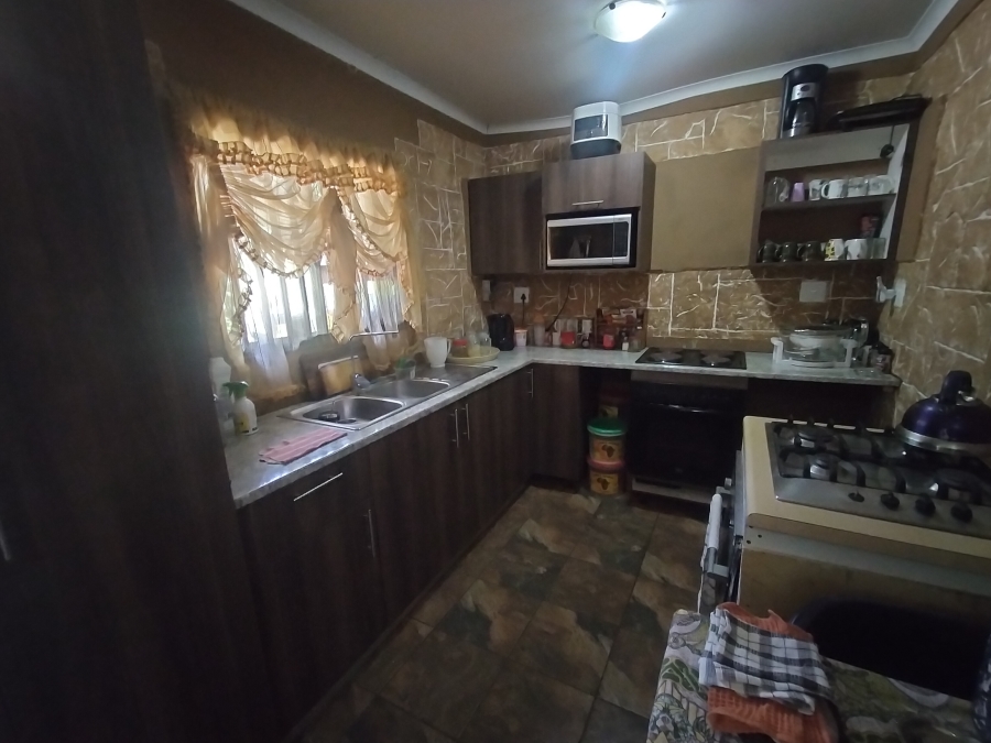 5 Bedroom Property for Sale in Pretoria North Gauteng
