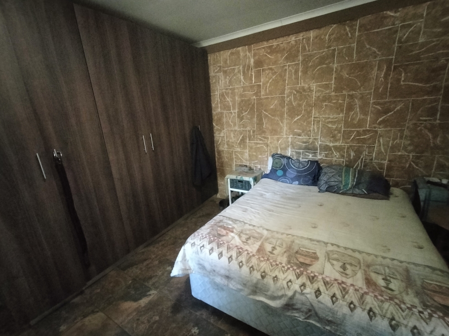 5 Bedroom Property for Sale in Pretoria North Gauteng