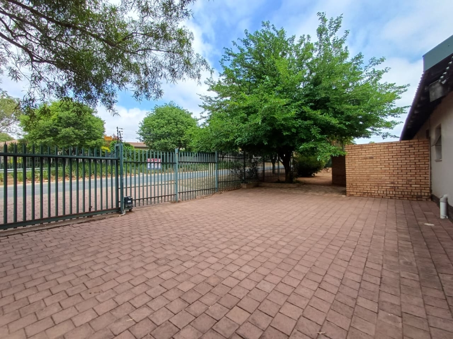 5 Bedroom Property for Sale in Wilro Park Gauteng