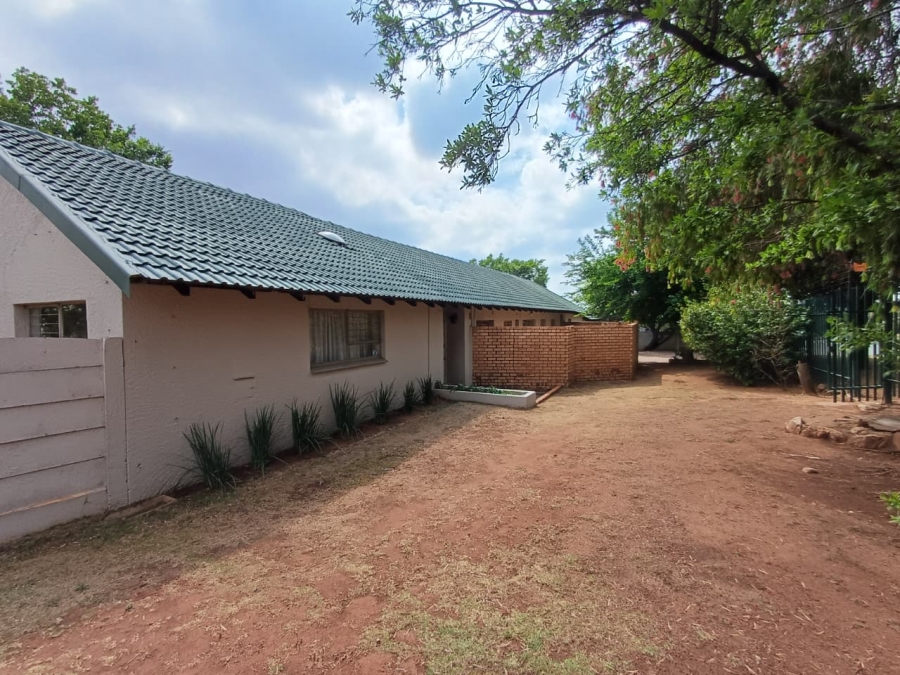 5 Bedroom Property for Sale in Wilro Park Gauteng