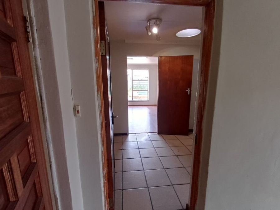 5 Bedroom Property for Sale in Wilro Park Gauteng
