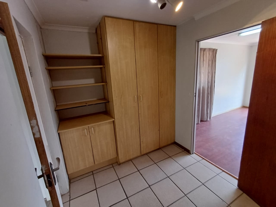 5 Bedroom Property for Sale in Wilro Park Gauteng