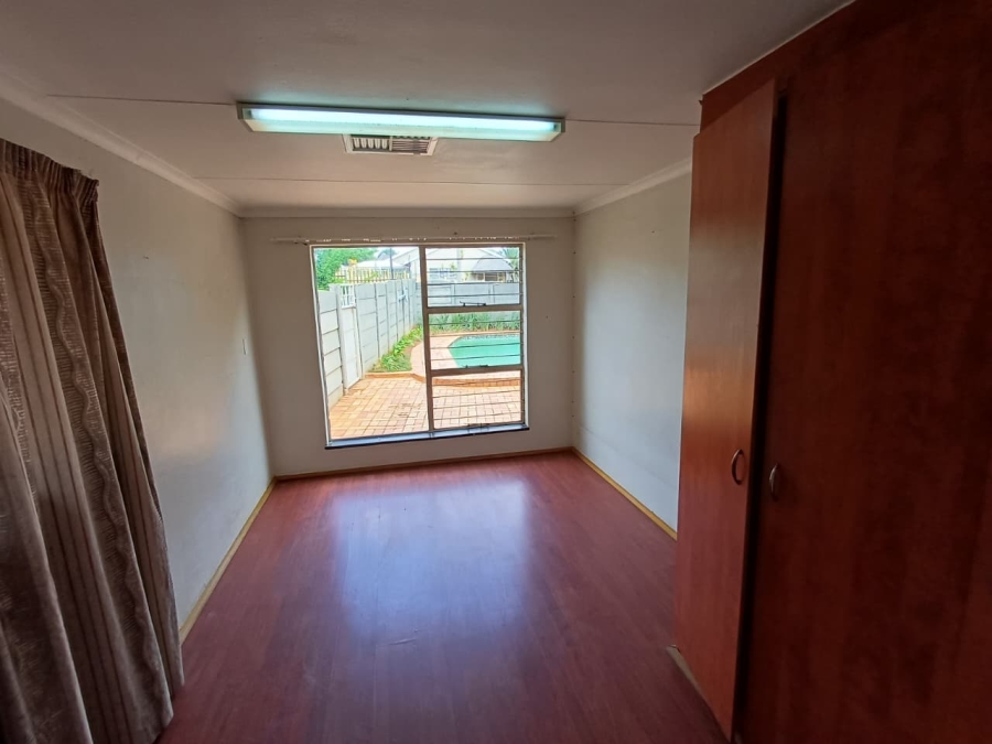 5 Bedroom Property for Sale in Wilro Park Gauteng