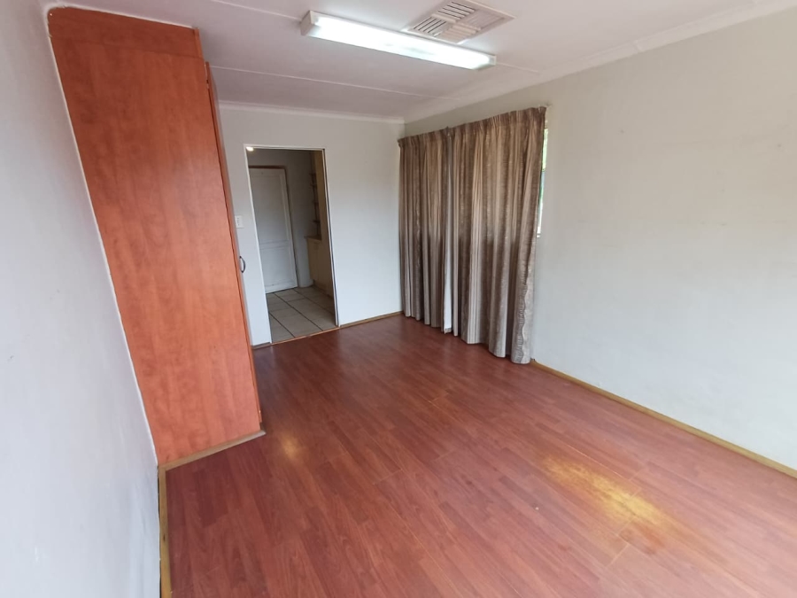 5 Bedroom Property for Sale in Wilro Park Gauteng