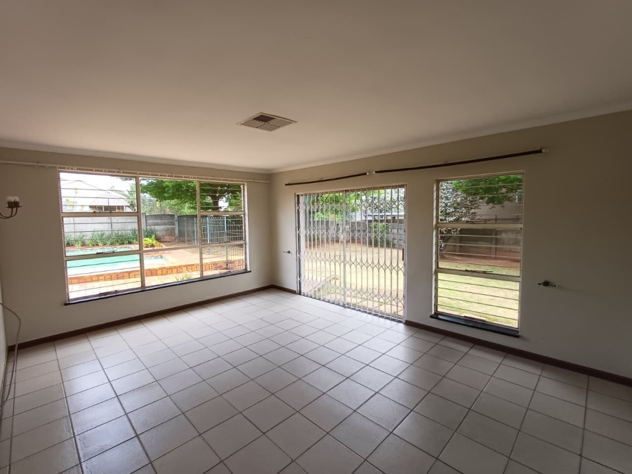 5 Bedroom Property for Sale in Wilro Park Gauteng
