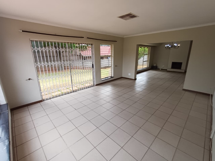 5 Bedroom Property for Sale in Wilro Park Gauteng