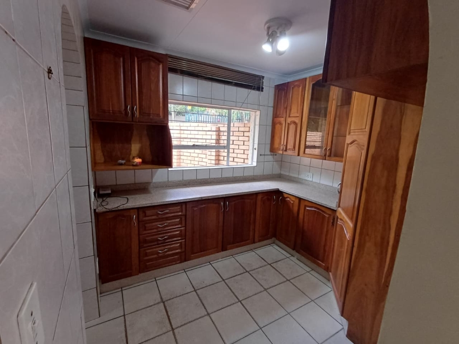 5 Bedroom Property for Sale in Wilro Park Gauteng