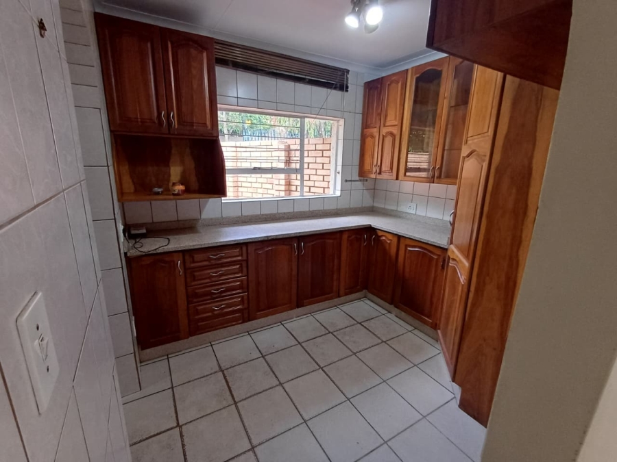 5 Bedroom Property for Sale in Wilro Park Gauteng