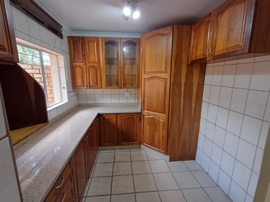 5 Bedroom Property for Sale in Wilro Park Gauteng