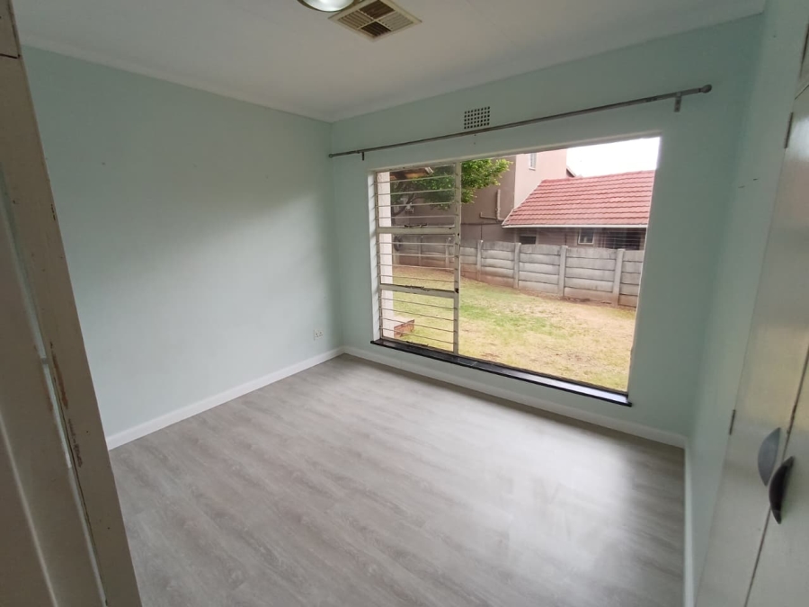 5 Bedroom Property for Sale in Wilro Park Gauteng