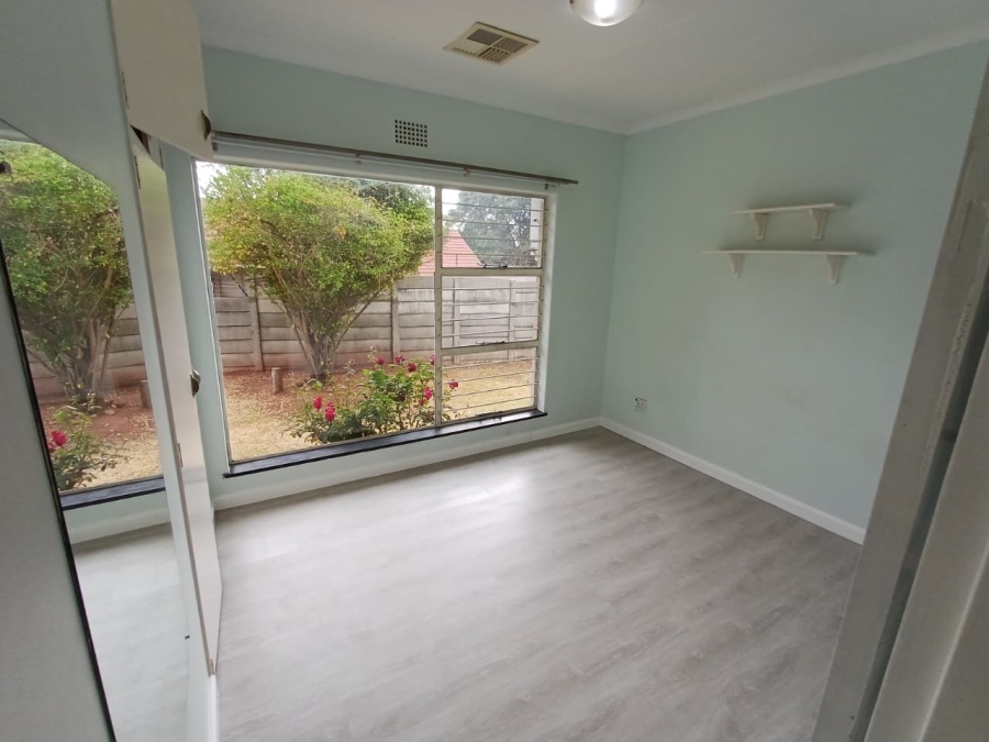 5 Bedroom Property for Sale in Wilro Park Gauteng
