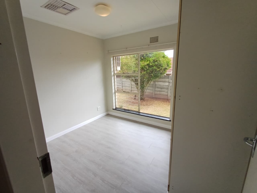 5 Bedroom Property for Sale in Wilro Park Gauteng