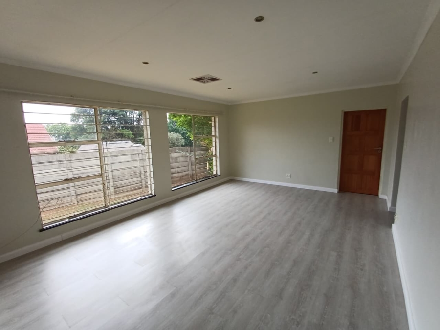 5 Bedroom Property for Sale in Wilro Park Gauteng