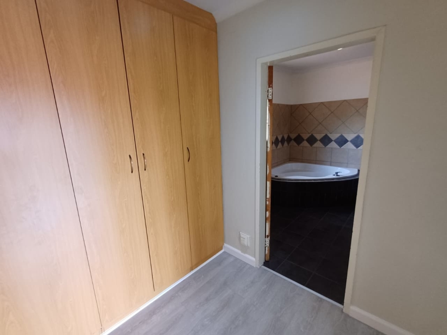 5 Bedroom Property for Sale in Wilro Park Gauteng