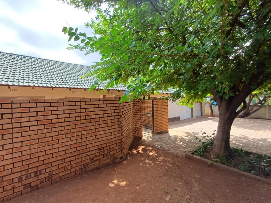 5 Bedroom Property for Sale in Wilro Park Gauteng