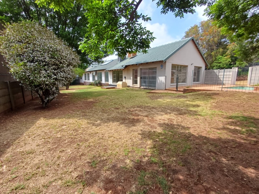 5 Bedroom Property for Sale in Wilro Park Gauteng