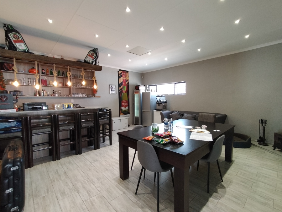 6 Bedroom Property for Sale in Discovery Gauteng