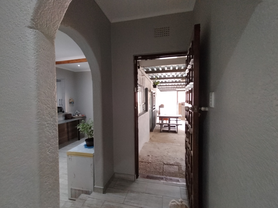 6 Bedroom Property for Sale in Discovery Gauteng