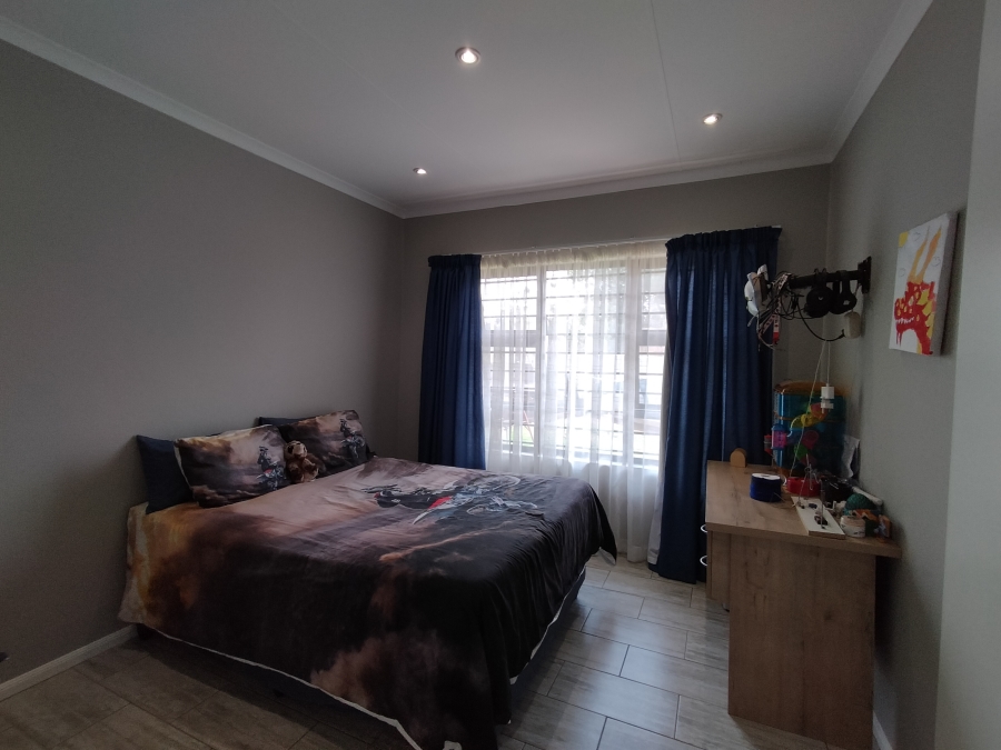 6 Bedroom Property for Sale in Discovery Gauteng