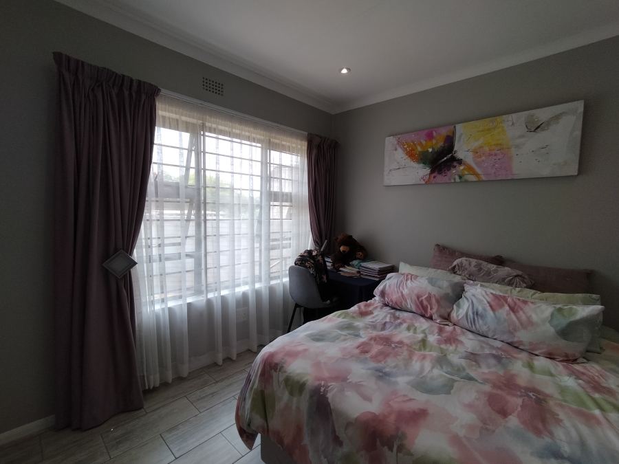 6 Bedroom Property for Sale in Discovery Gauteng